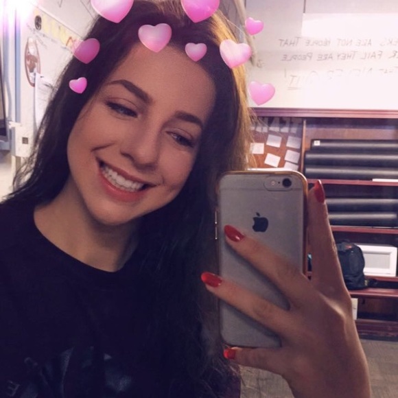 Meet your Posher, Alysha - Picture 3 of 6